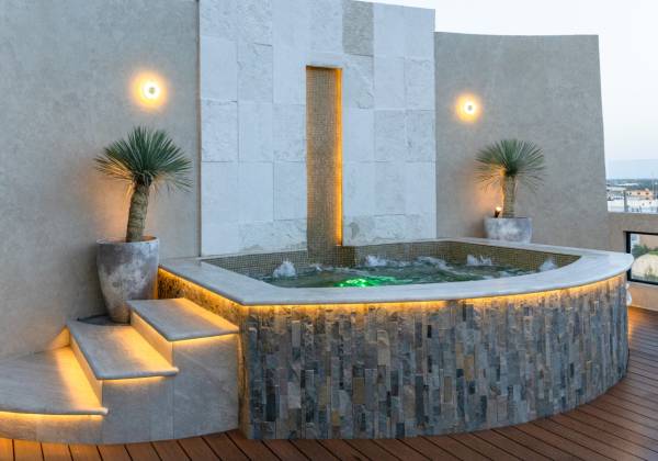 Jaccuzi Exterior