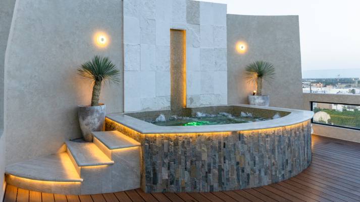 Jaccuzi Exterior